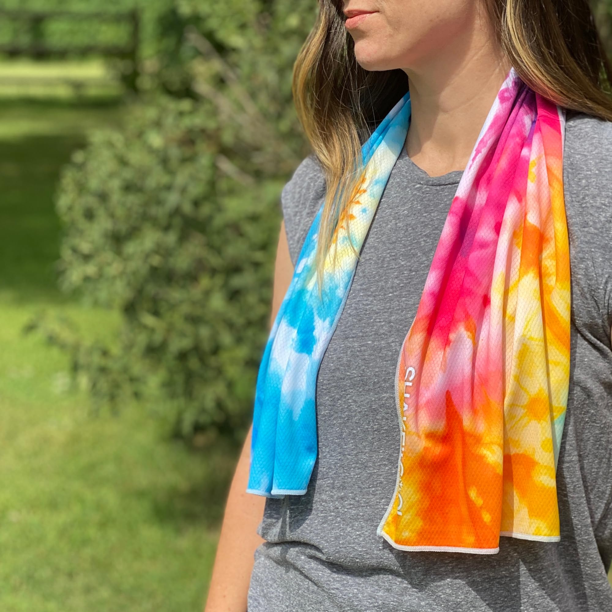 SHAKEitCOOL Extended Size Cooling Towel – Be Cool in Style - Heat Relief, Soft, Lightweight, Sun Protection, Easy Clean - Perfect for Biking, Hiking, Running, Yoga, Golf - Blue Purple Wave M